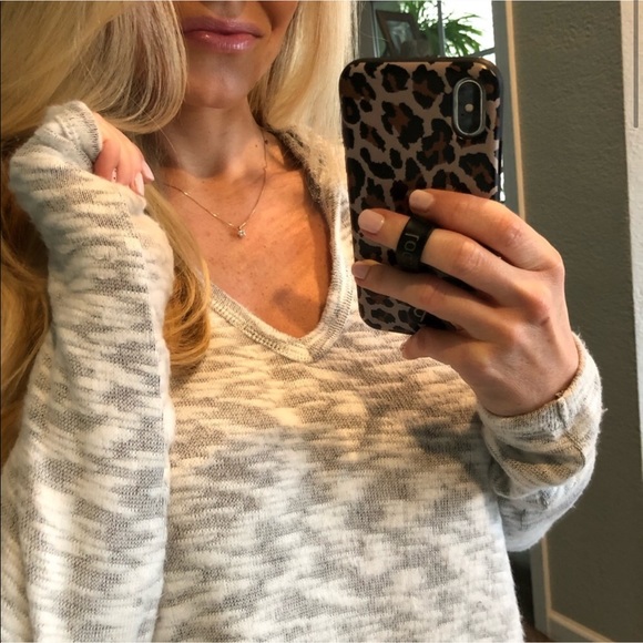 🔄🆕 Reposh Lush V Neck Hooded LS Top - Picture 3 of 5